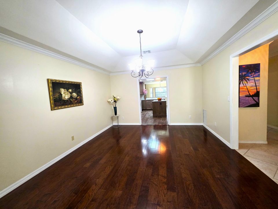 For Rent: $3,500 (3 beds, 2 baths, 2970 Square Feet)