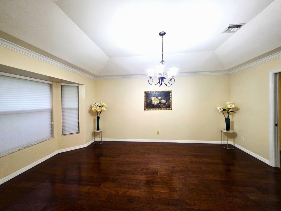 For Rent: $3,500 (3 beds, 2 baths, 2970 Square Feet)