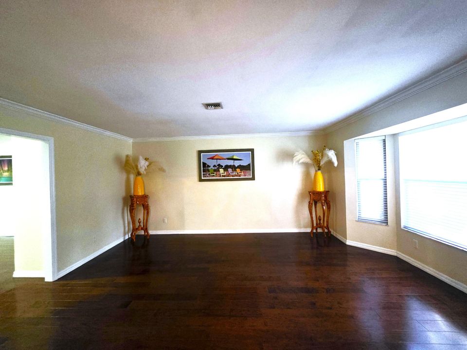 For Rent: $3,500 (3 beds, 2 baths, 2970 Square Feet)