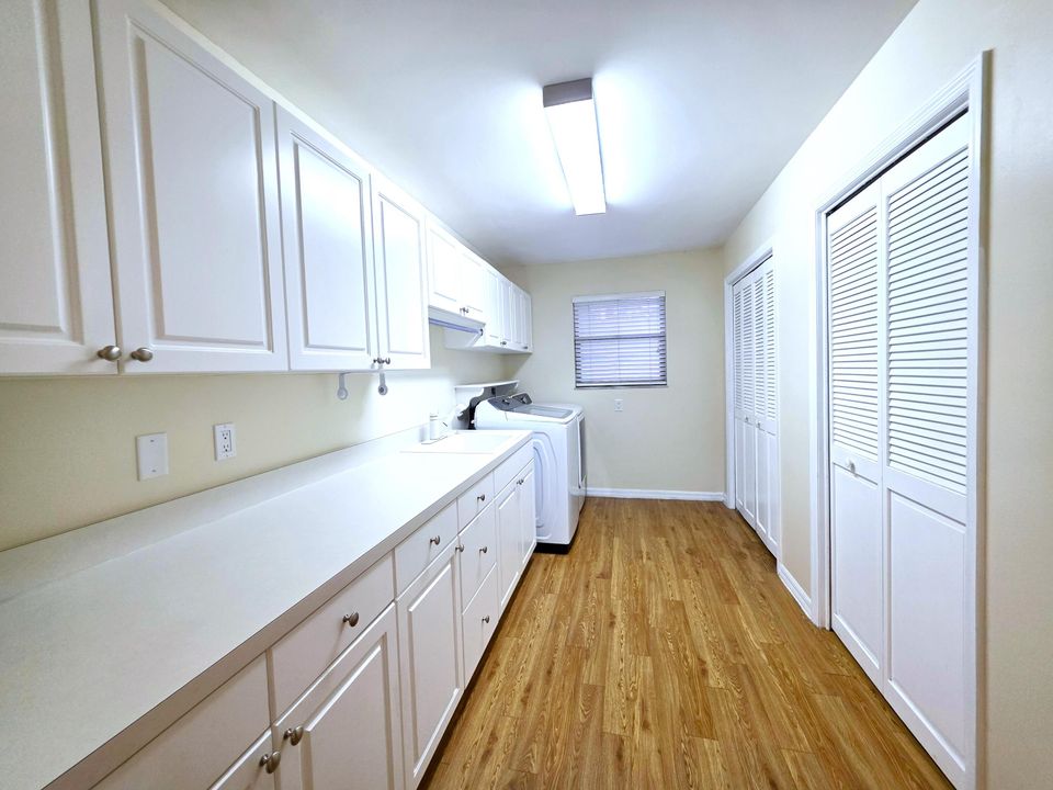 For Rent: $3,500 (3 beds, 2 baths, 2970 Square Feet)