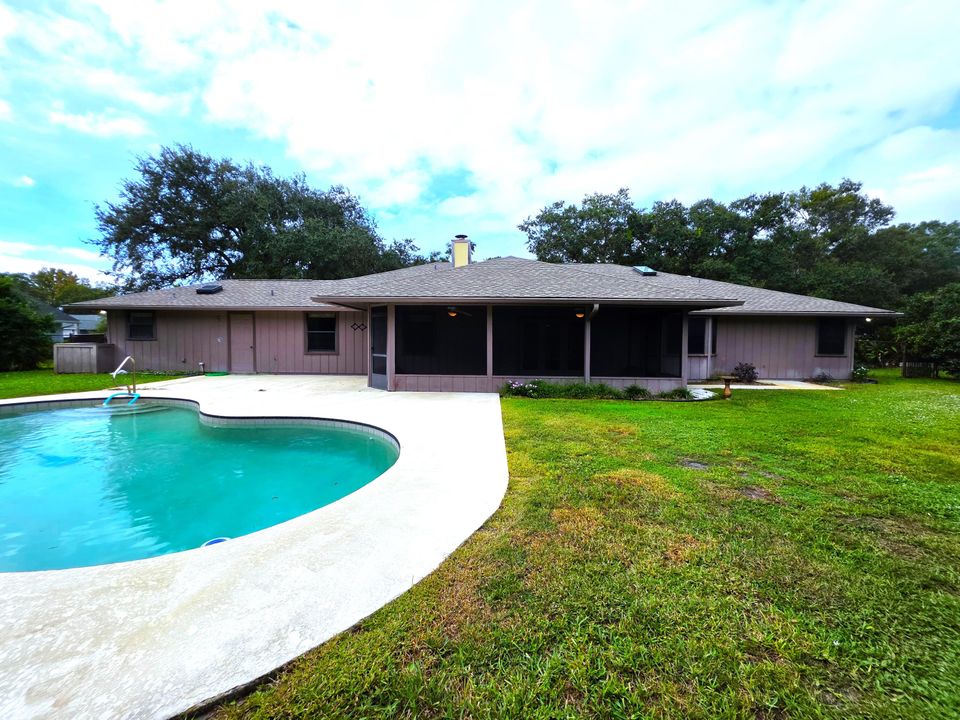 For Rent: $3,500 (3 beds, 2 baths, 2970 Square Feet)