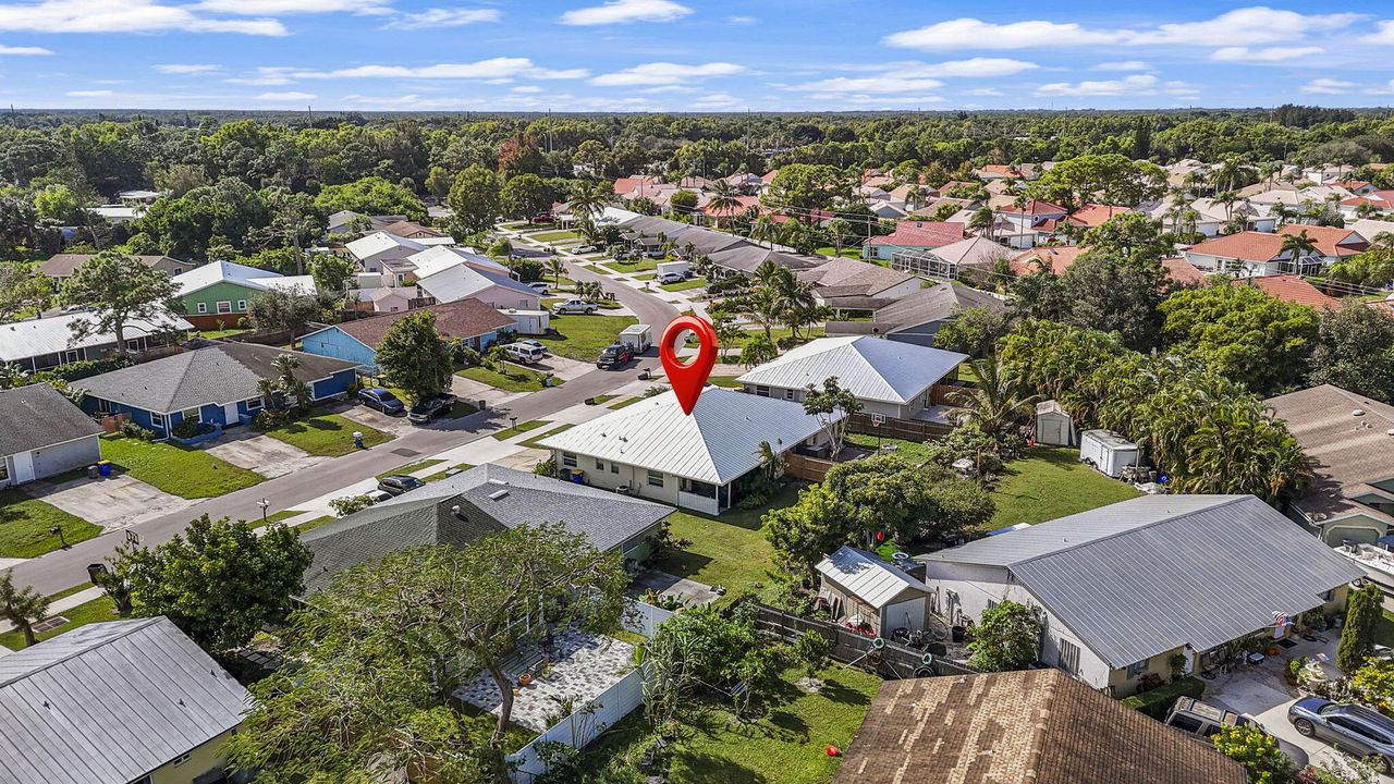 合同活跃: $315,000 (2 贝兹, 2 浴室, 1044 平方英尺)