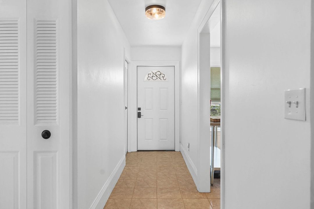 合同活跃: $315,000 (2 贝兹, 2 浴室, 1044 平方英尺)