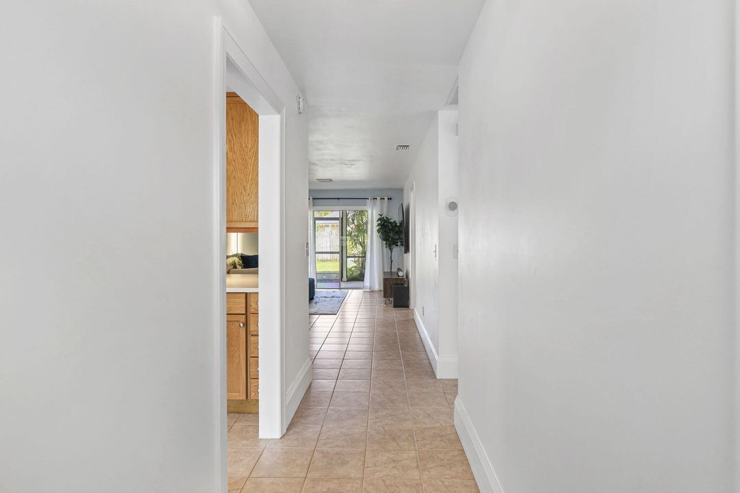 合同活跃: $315,000 (2 贝兹, 2 浴室, 1044 平方英尺)