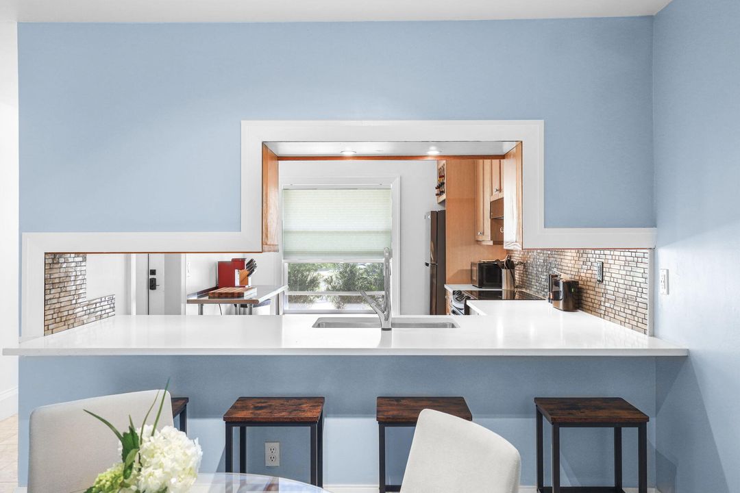 合同活跃: $315,000 (2 贝兹, 2 浴室, 1044 平方英尺)