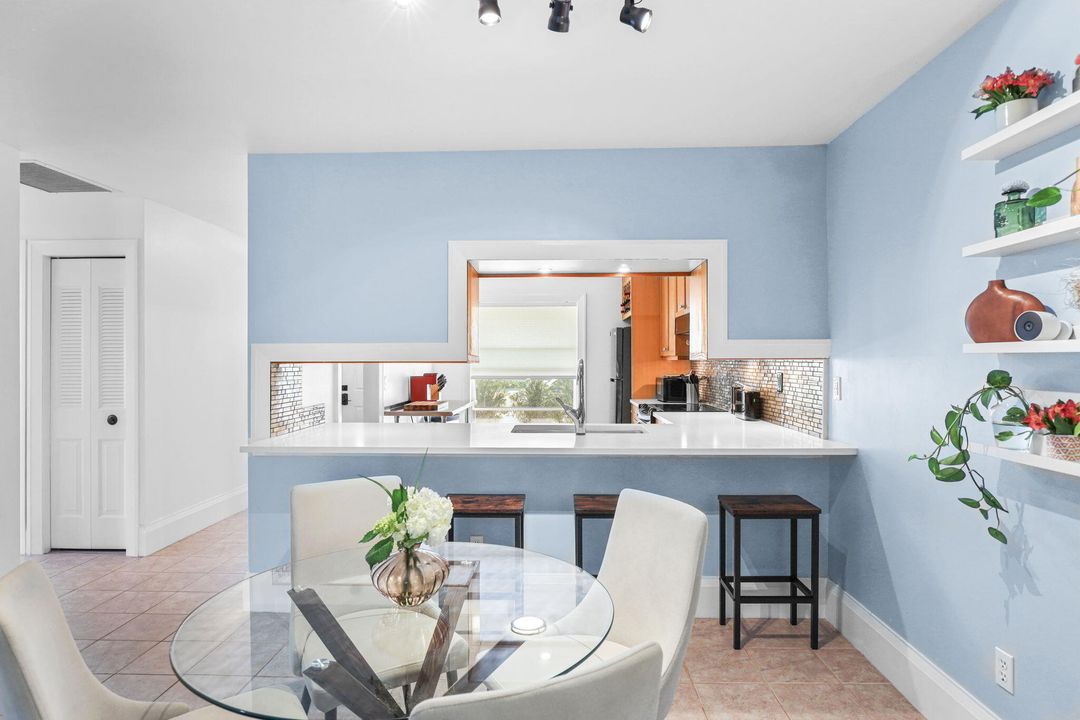 合同活跃: $315,000 (2 贝兹, 2 浴室, 1044 平方英尺)