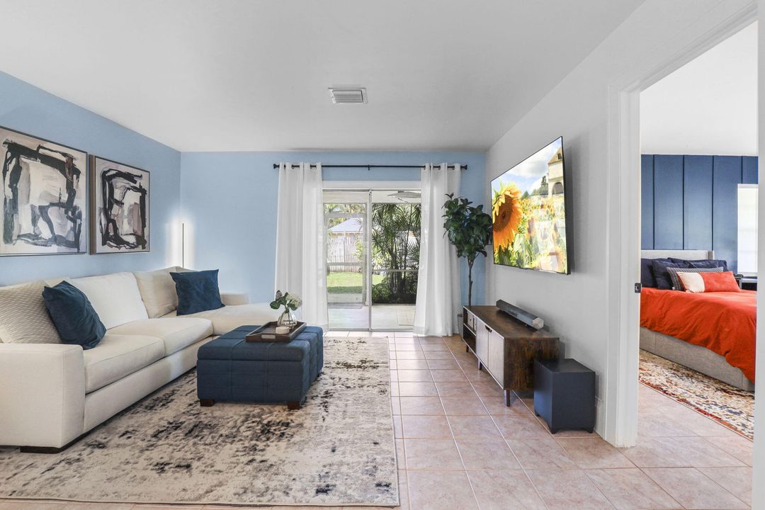 合同活跃: $315,000 (2 贝兹, 2 浴室, 1044 平方英尺)