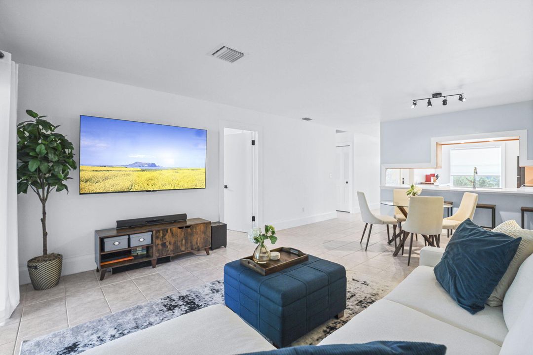 合同活跃: $315,000 (2 贝兹, 2 浴室, 1044 平方英尺)