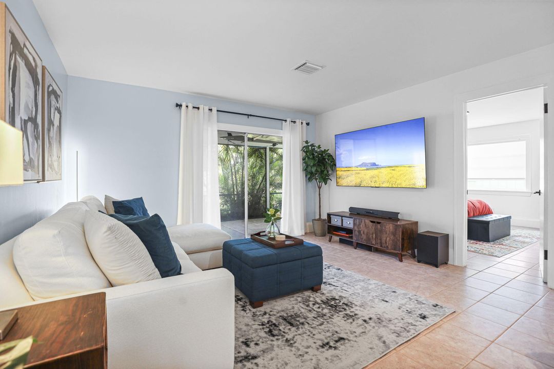 合同活跃: $315,000 (2 贝兹, 2 浴室, 1044 平方英尺)