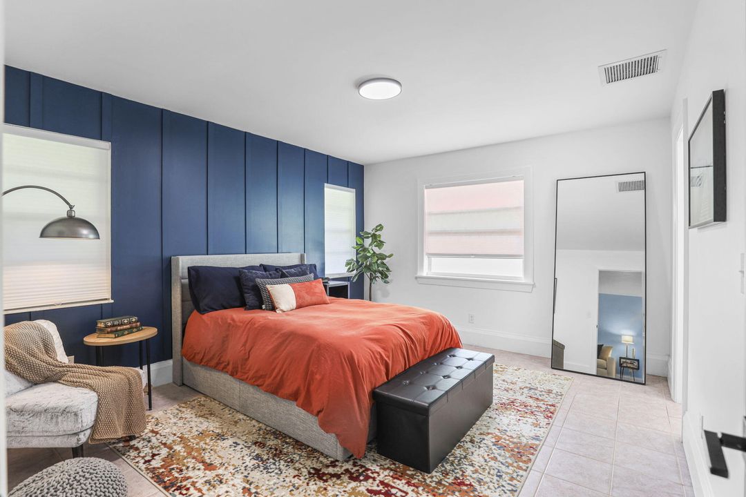 合同活跃: $315,000 (2 贝兹, 2 浴室, 1044 平方英尺)