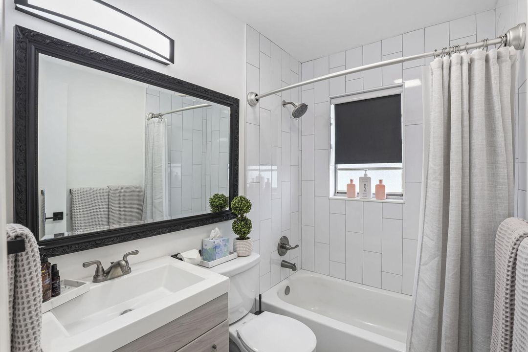 合同活跃: $315,000 (2 贝兹, 2 浴室, 1044 平方英尺)