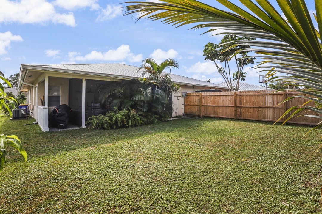 合同活跃: $315,000 (2 贝兹, 2 浴室, 1044 平方英尺)