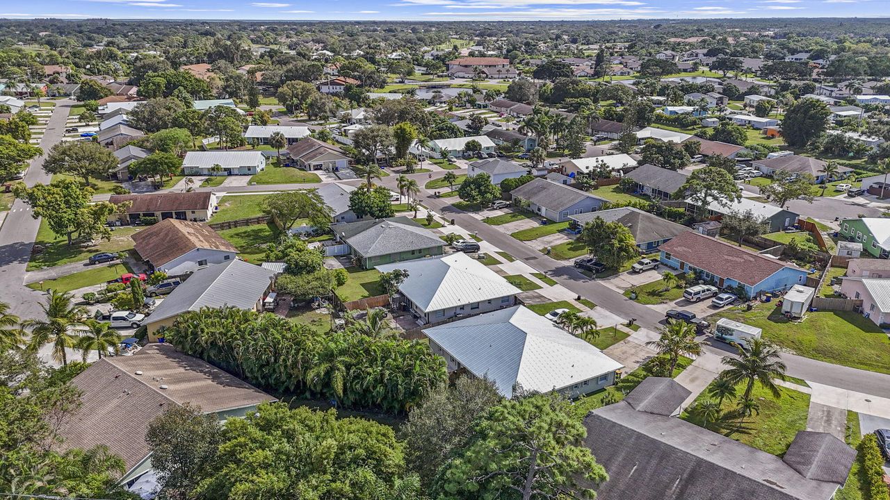 合同活跃: $315,000 (2 贝兹, 2 浴室, 1044 平方英尺)