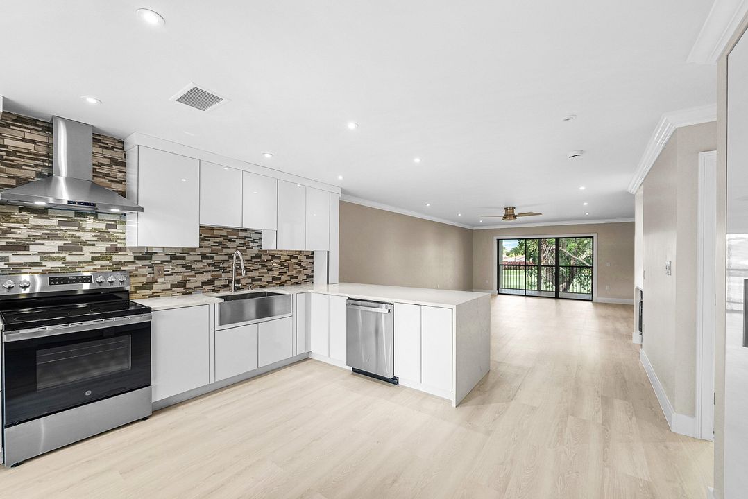 For Sale: $199,900 (2 beds, 2 baths, 1388 Square Feet)