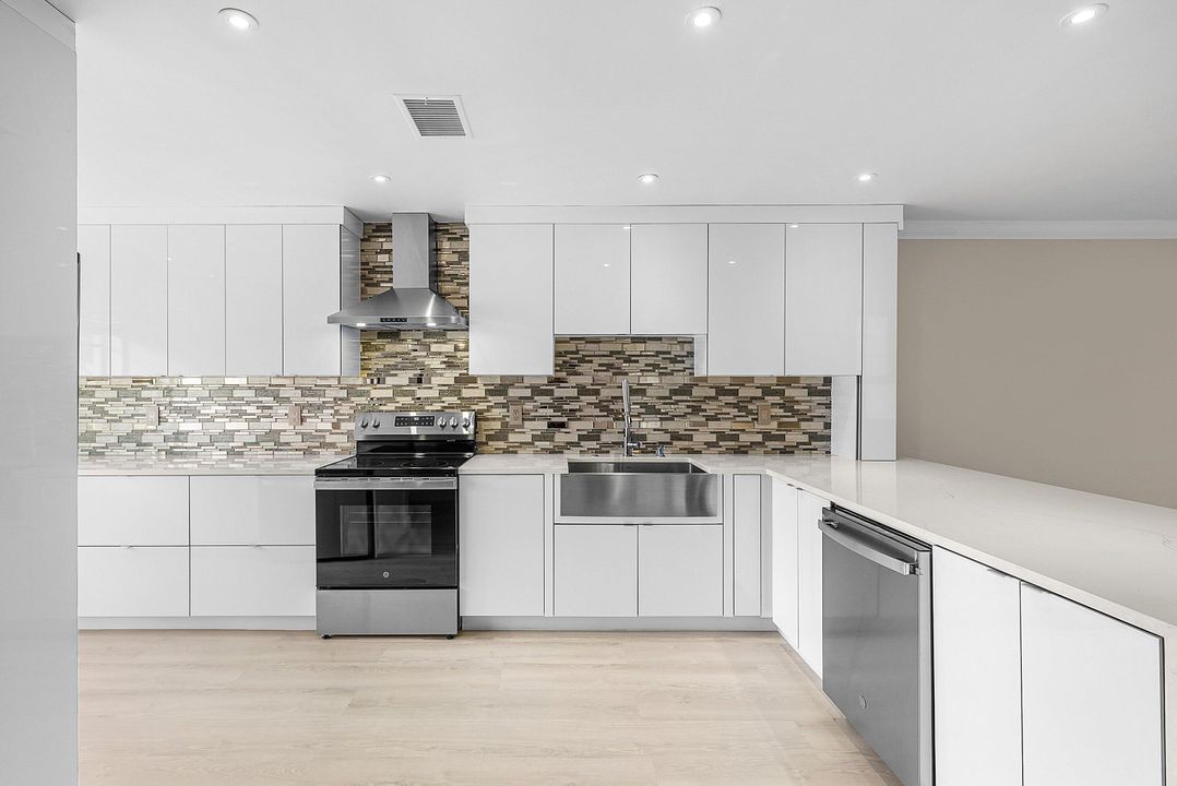 For Sale: $199,900 (2 beds, 2 baths, 1388 Square Feet)