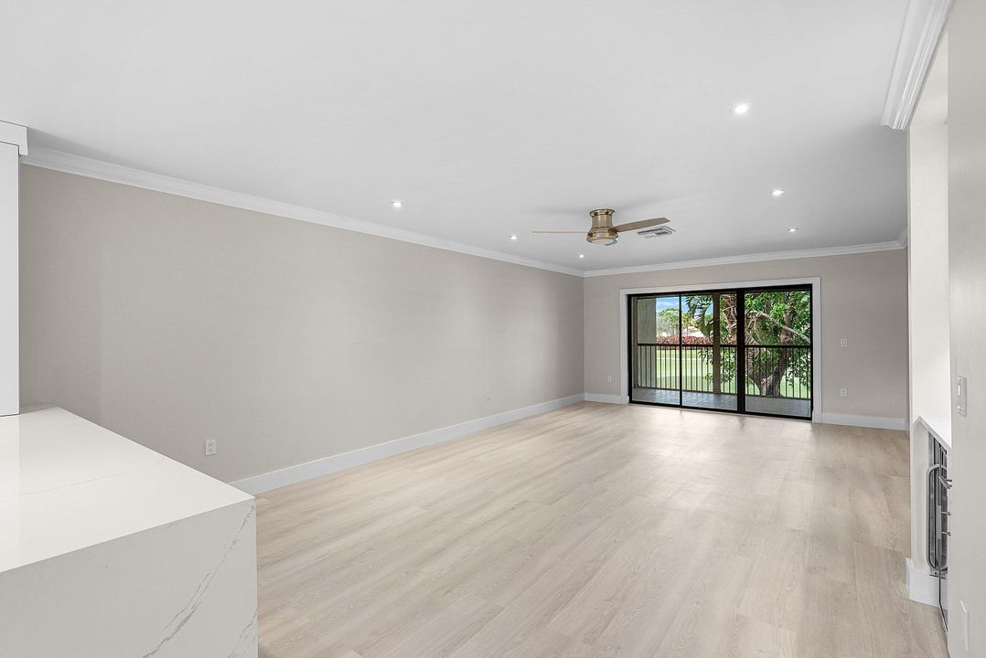 For Sale: $199,900 (2 beds, 2 baths, 1388 Square Feet)