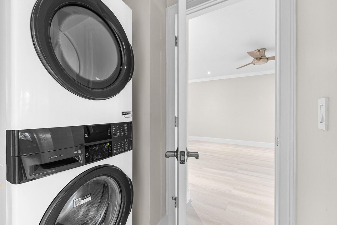 For Sale: $199,900 (2 beds, 2 baths, 1388 Square Feet)