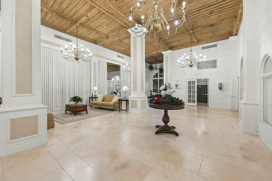 For Sale: $550,000 (1 beds, 1 baths, 389 Square Feet)