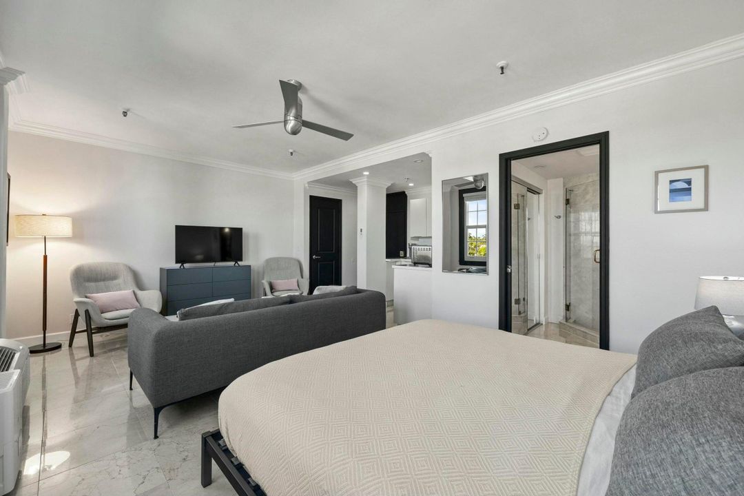 For Sale: $550,000 (1 beds, 1 baths, 389 Square Feet)