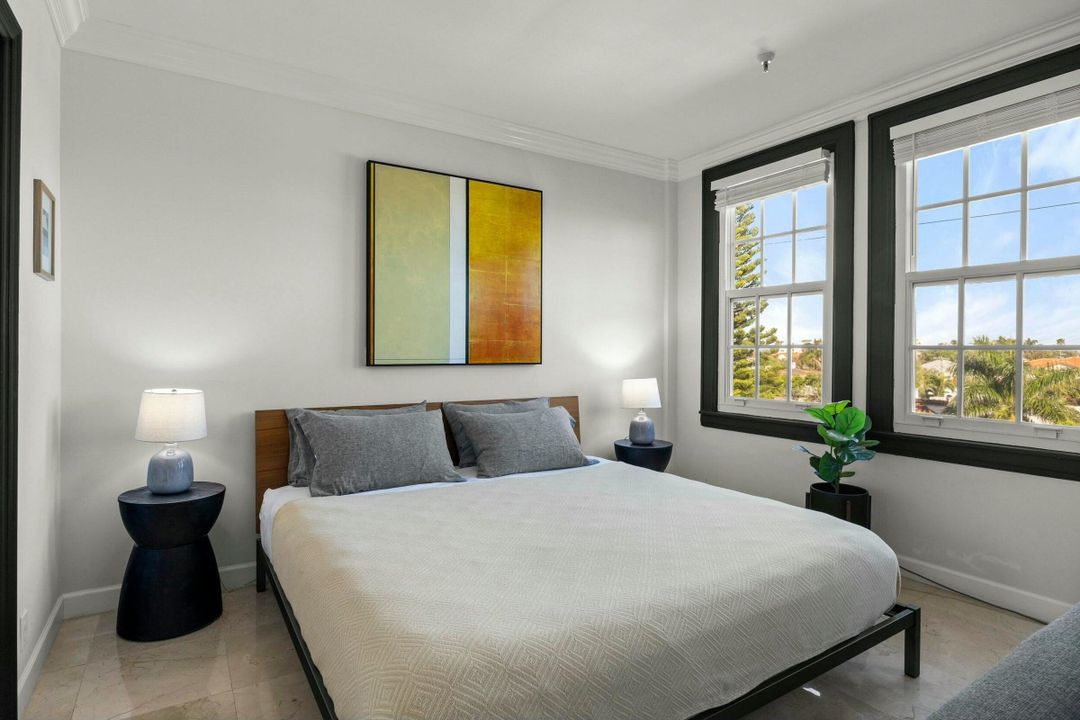 For Sale: $550,000 (1 beds, 1 baths, 389 Square Feet)