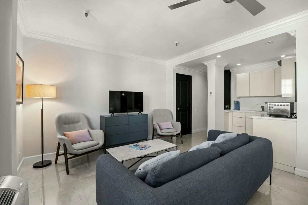 For Sale: $550,000 (1 beds, 1 baths, 389 Square Feet)