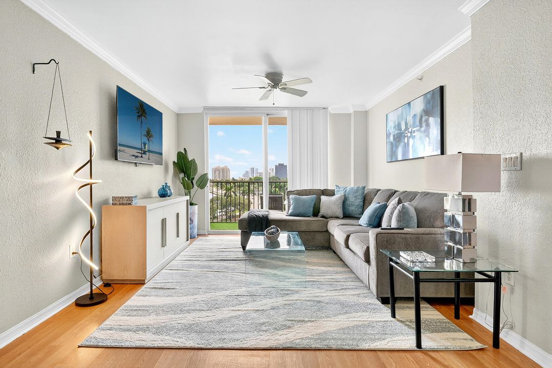 Recently Rented: $3,250 (2 beds, 2 baths, 1071 Square Feet)