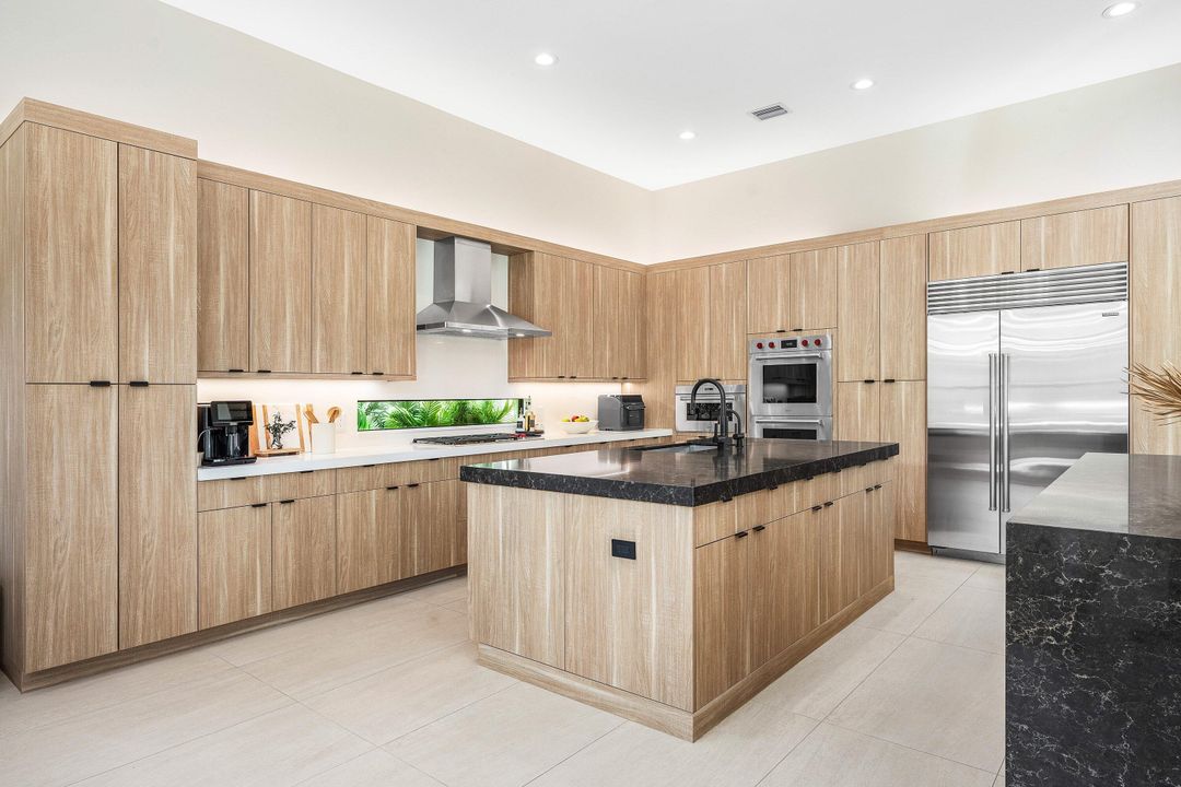 For Sale: $4,999,000 (5 beds, 5 baths, 5927 Square Feet)