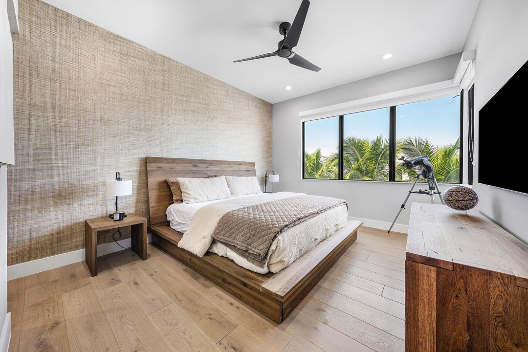 For Sale: $4,999,000 (5 beds, 5 baths, 5927 Square Feet)