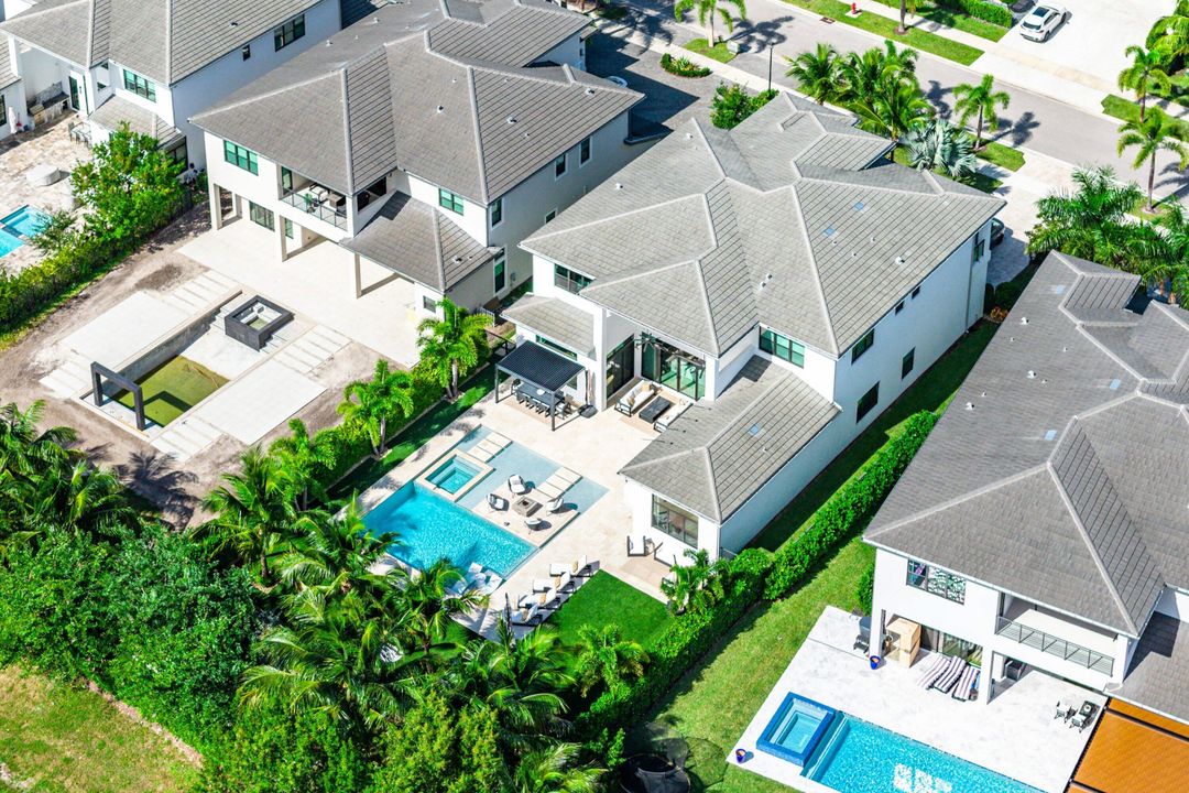 For Sale: $4,999,000 (5 beds, 5 baths, 5927 Square Feet)