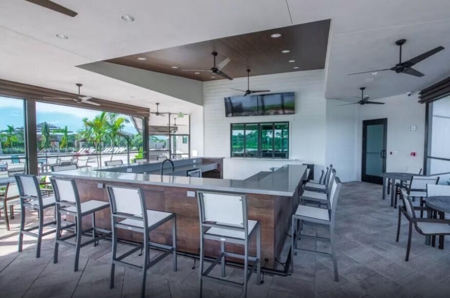 Active With Contract: $733,085 (3 beds, 2 baths, 2080 Square Feet)