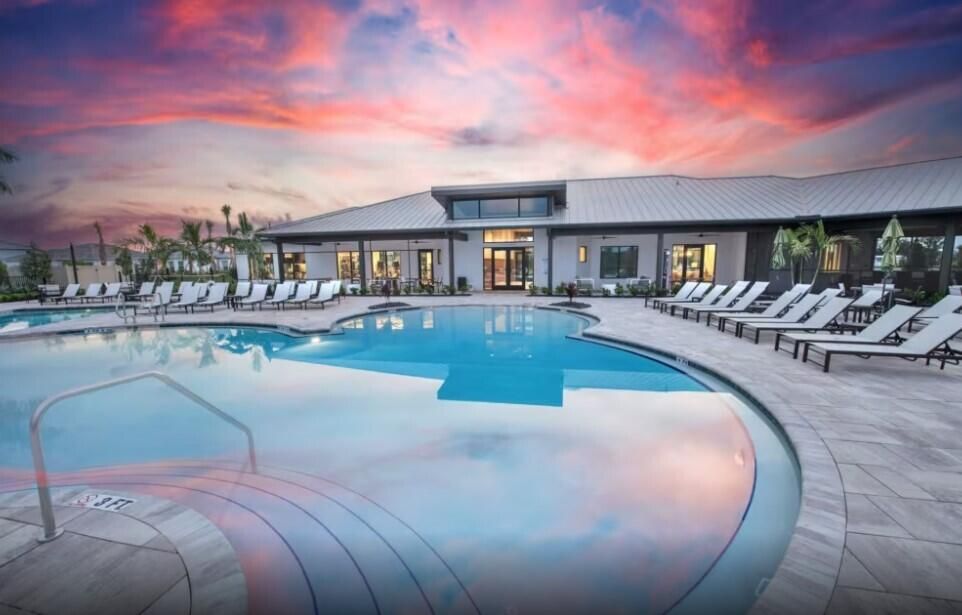 Active With Contract: $733,085 (3 beds, 2 baths, 2080 Square Feet)