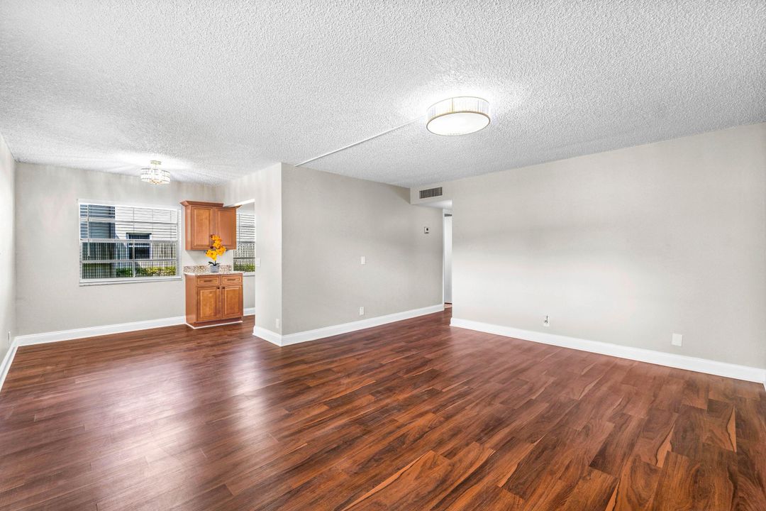 For Rent: $1,700 (2 beds, 2 baths, 907 Square Feet)