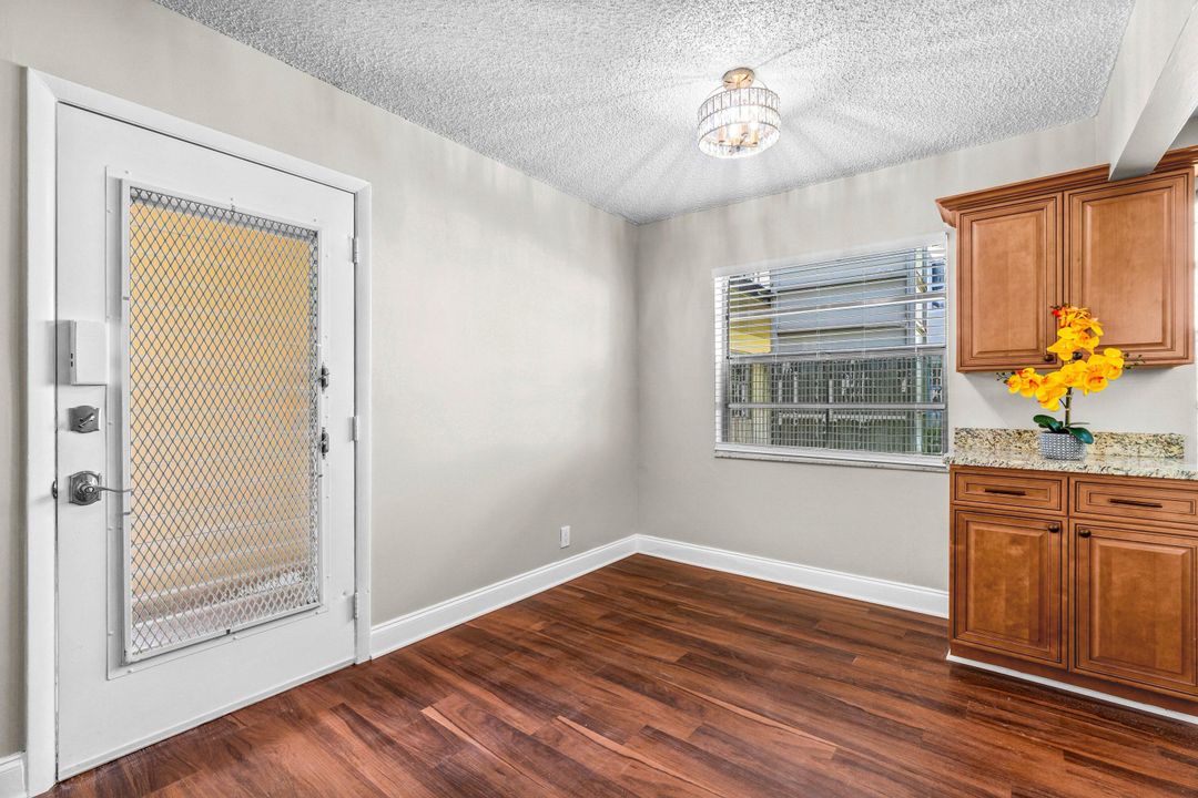 For Rent: $1,700 (2 beds, 2 baths, 907 Square Feet)