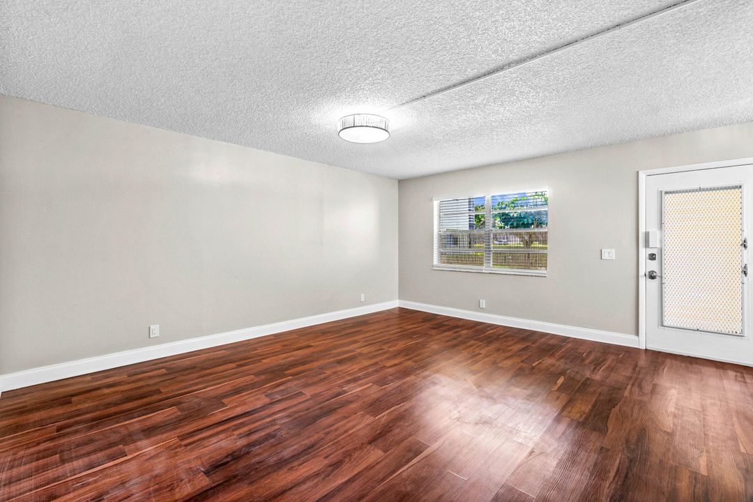 For Rent: $1,700 (2 beds, 2 baths, 907 Square Feet)