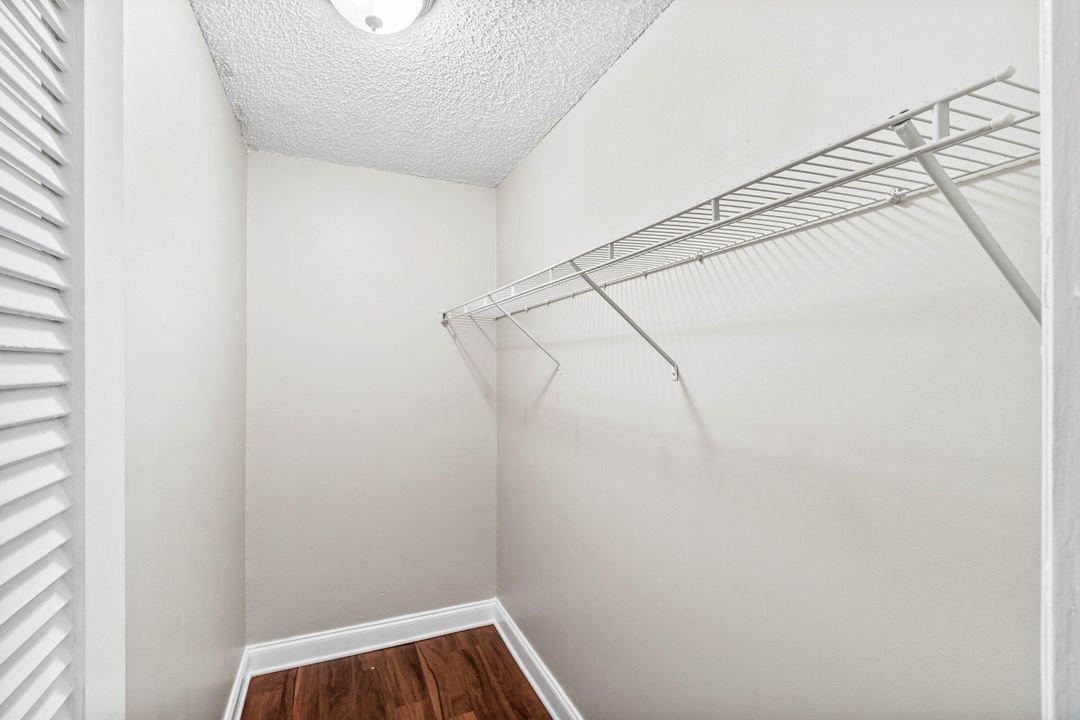 For Rent: $1,700 (2 beds, 2 baths, 907 Square Feet)