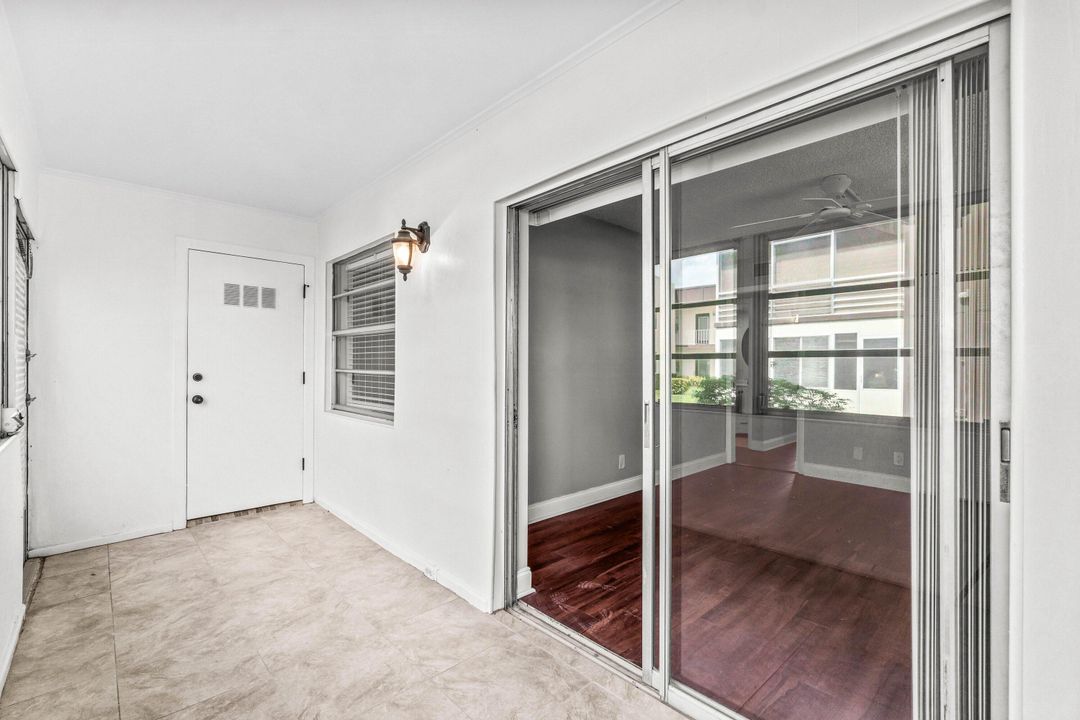 For Rent: $1,700 (2 beds, 2 baths, 907 Square Feet)