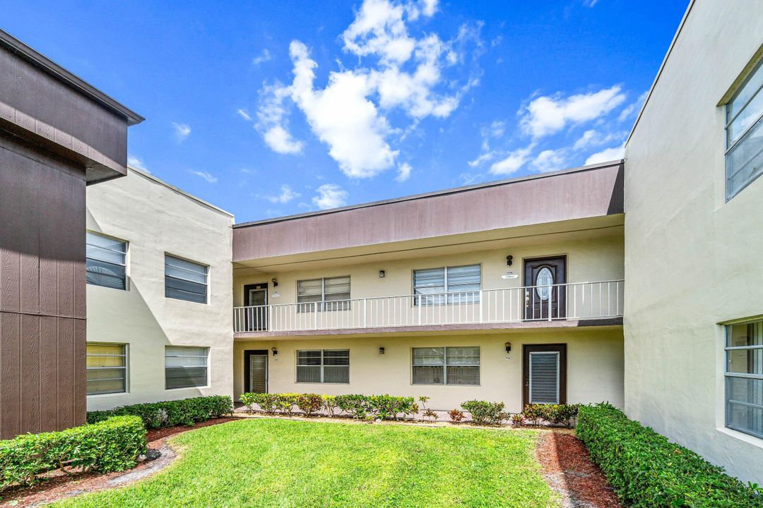 For Rent: $1,700 (2 beds, 2 baths, 907 Square Feet)