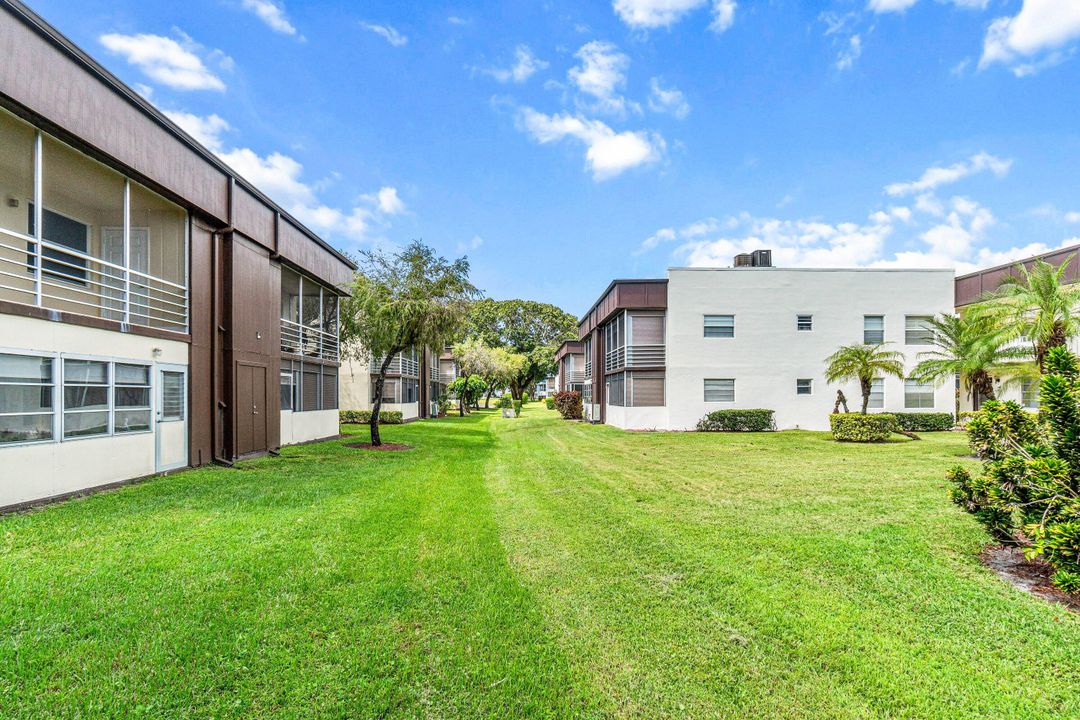 For Rent: $1,700 (2 beds, 2 baths, 907 Square Feet)