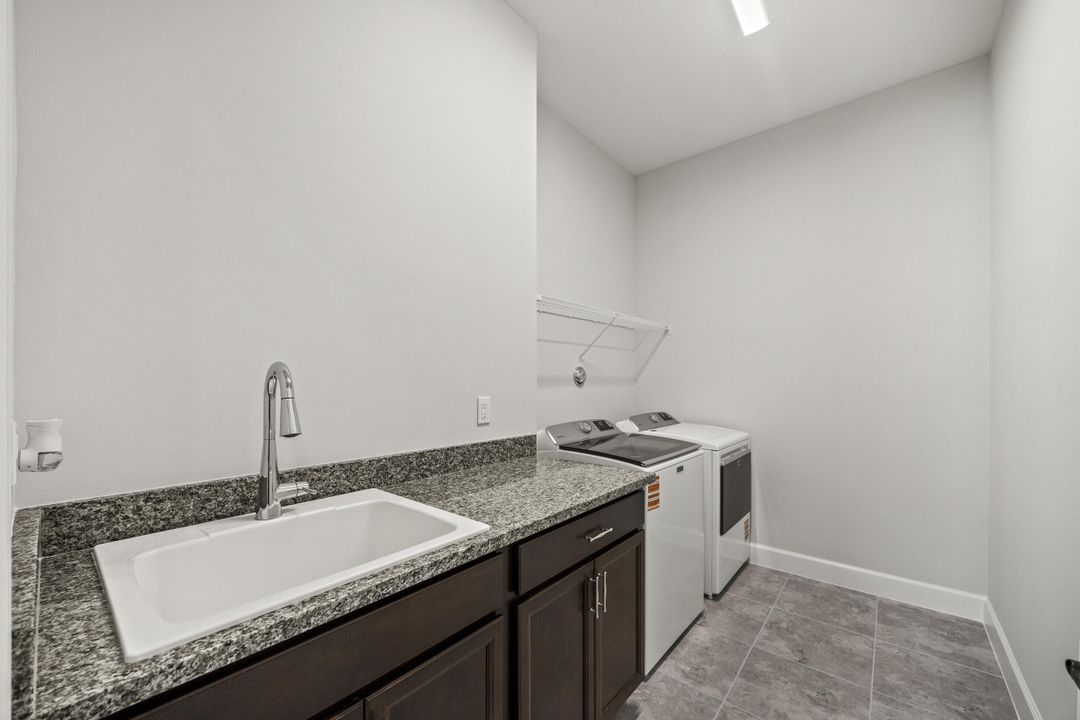 待售: $850,000 (5 贝兹, 4 浴室, 3172 平方英尺)