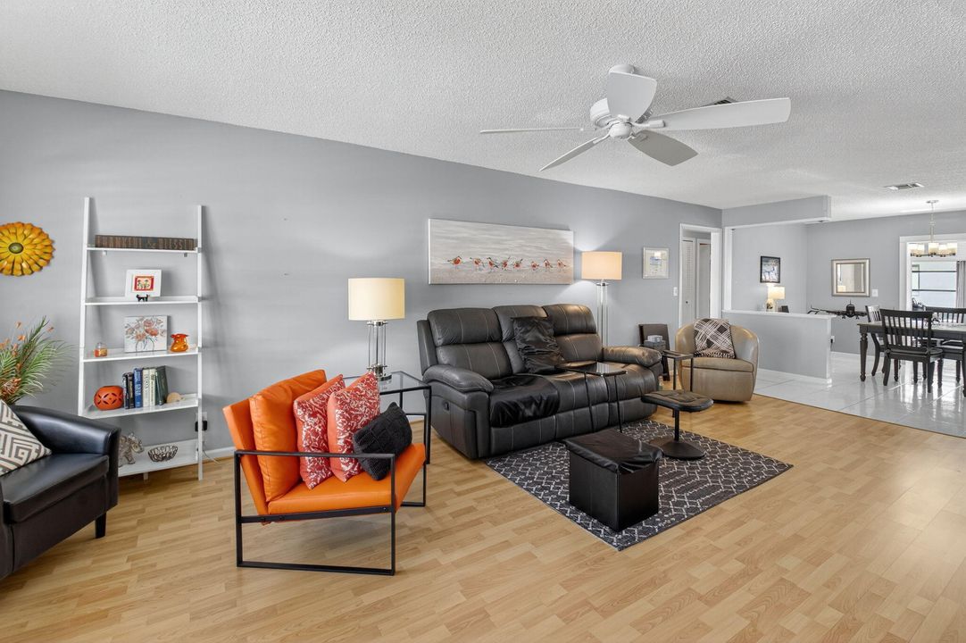 For Sale: $289,000 (2 beds, 2 baths, 1404 Square Feet)