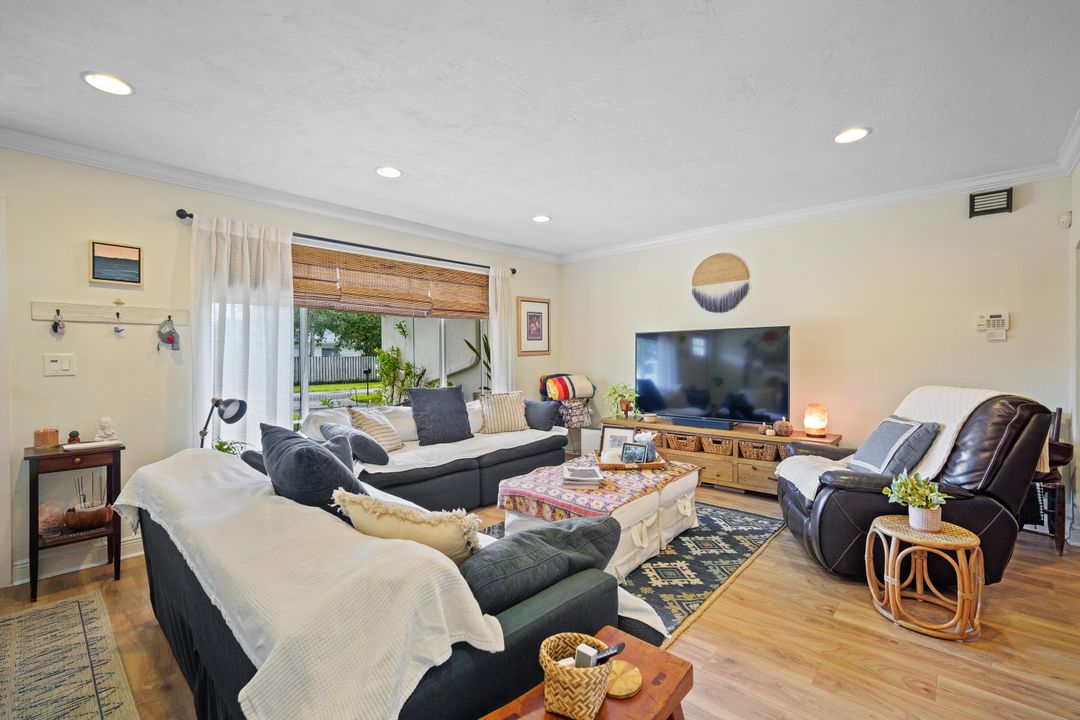 待售: $702,500 (3 贝兹, 2 浴室, 1606 平方英尺)