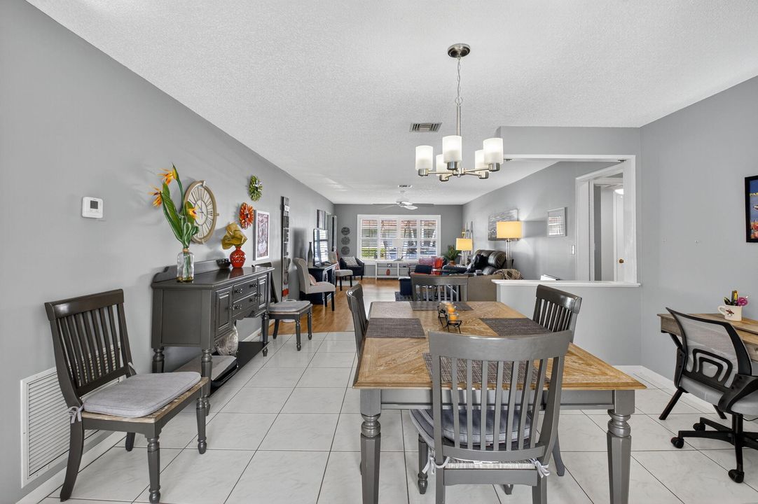 For Sale: $289,000 (2 beds, 2 baths, 1404 Square Feet)