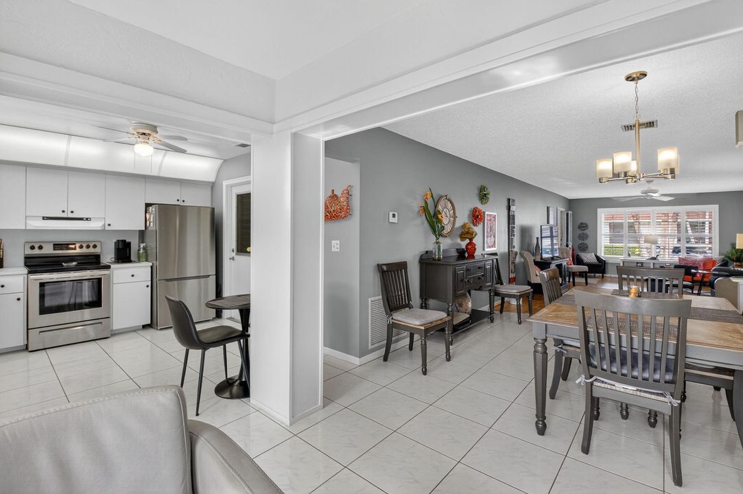 For Sale: $289,000 (2 beds, 2 baths, 1404 Square Feet)