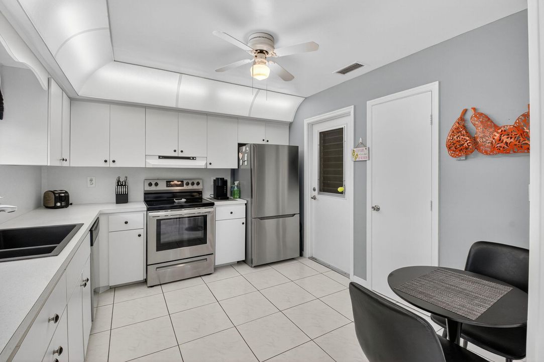 For Sale: $289,000 (2 beds, 2 baths, 1404 Square Feet)