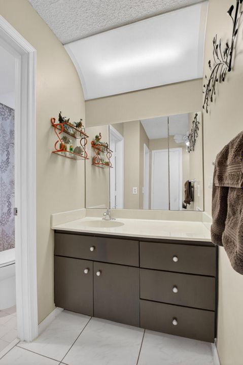 For Sale: $289,000 (2 beds, 2 baths, 1404 Square Feet)