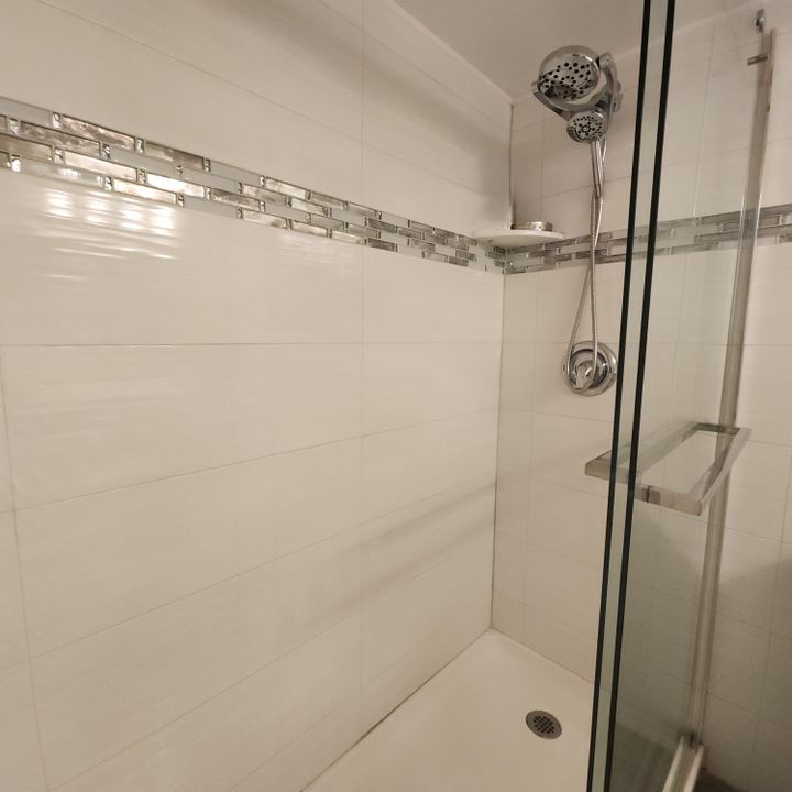 For Sale: $174,500 (1 beds, 1 baths, 702 Square Feet)