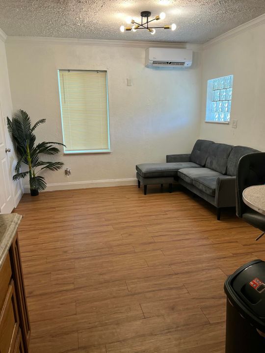 В аренду: $1,100 (1 спален, 1 ванн, 700 Квадратных фут)