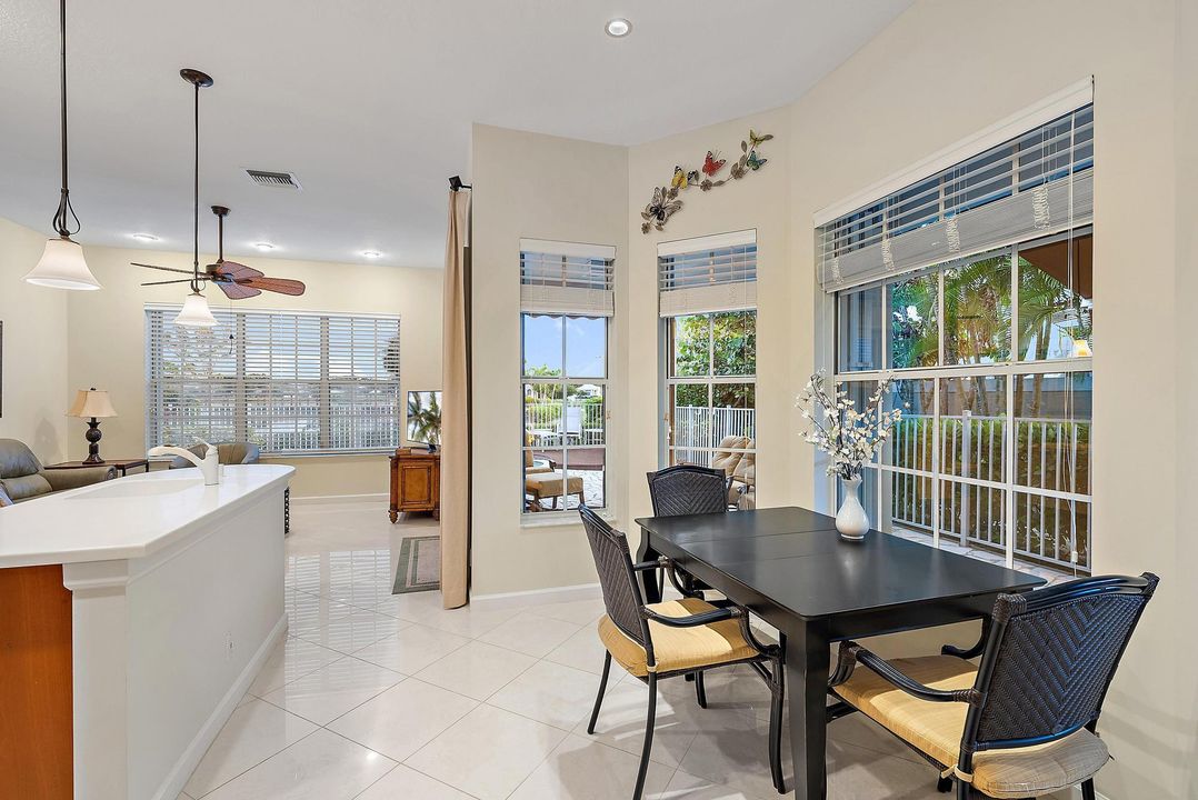 待售: $899,900 (3 贝兹, 3 浴室, 2032 平方英尺)