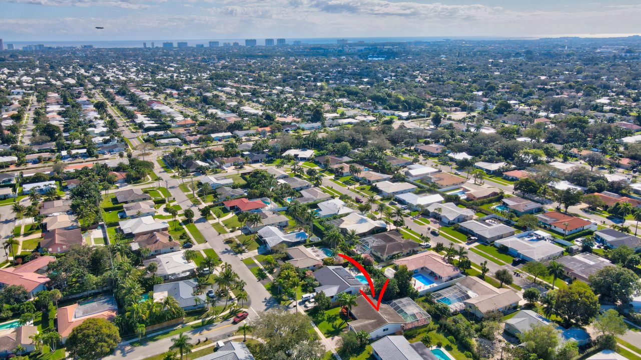 For Rent: $5,300 (4 beds, 2 baths, 1615 Square Feet)