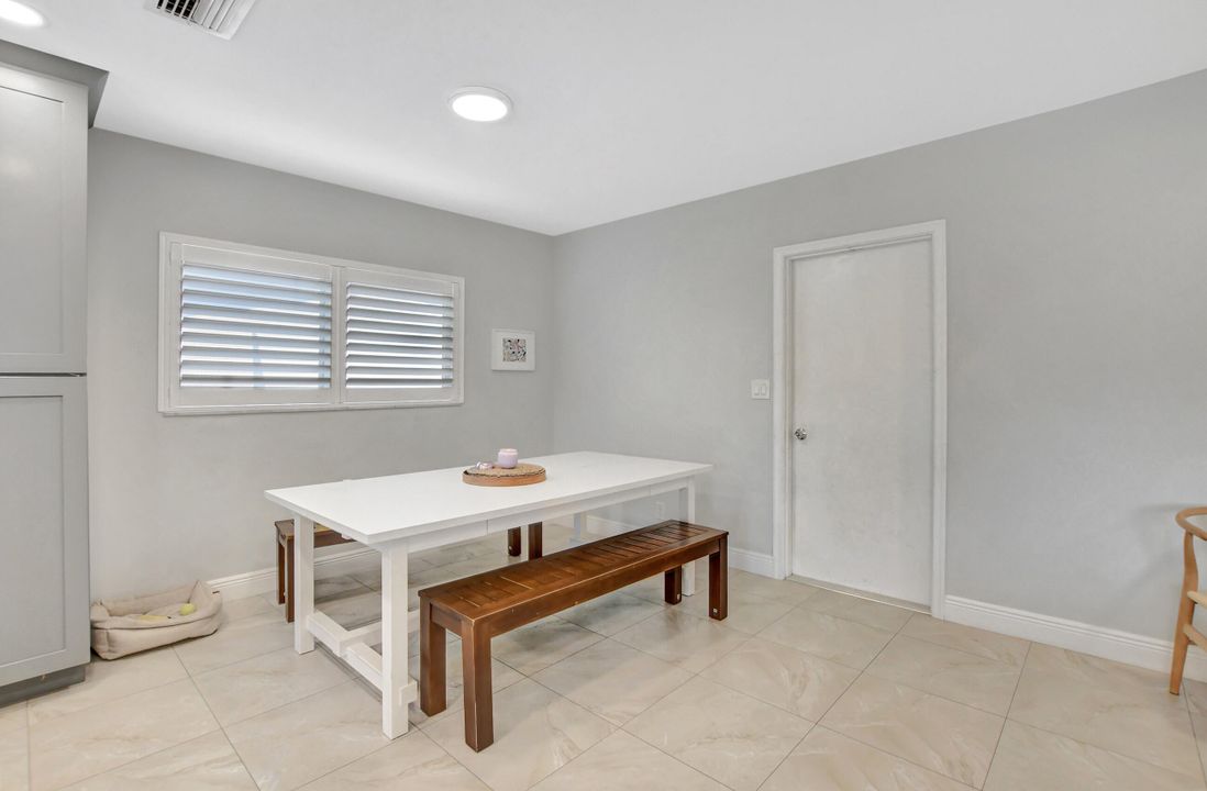 For Rent: $5,300 (4 beds, 2 baths, 1615 Square Feet)